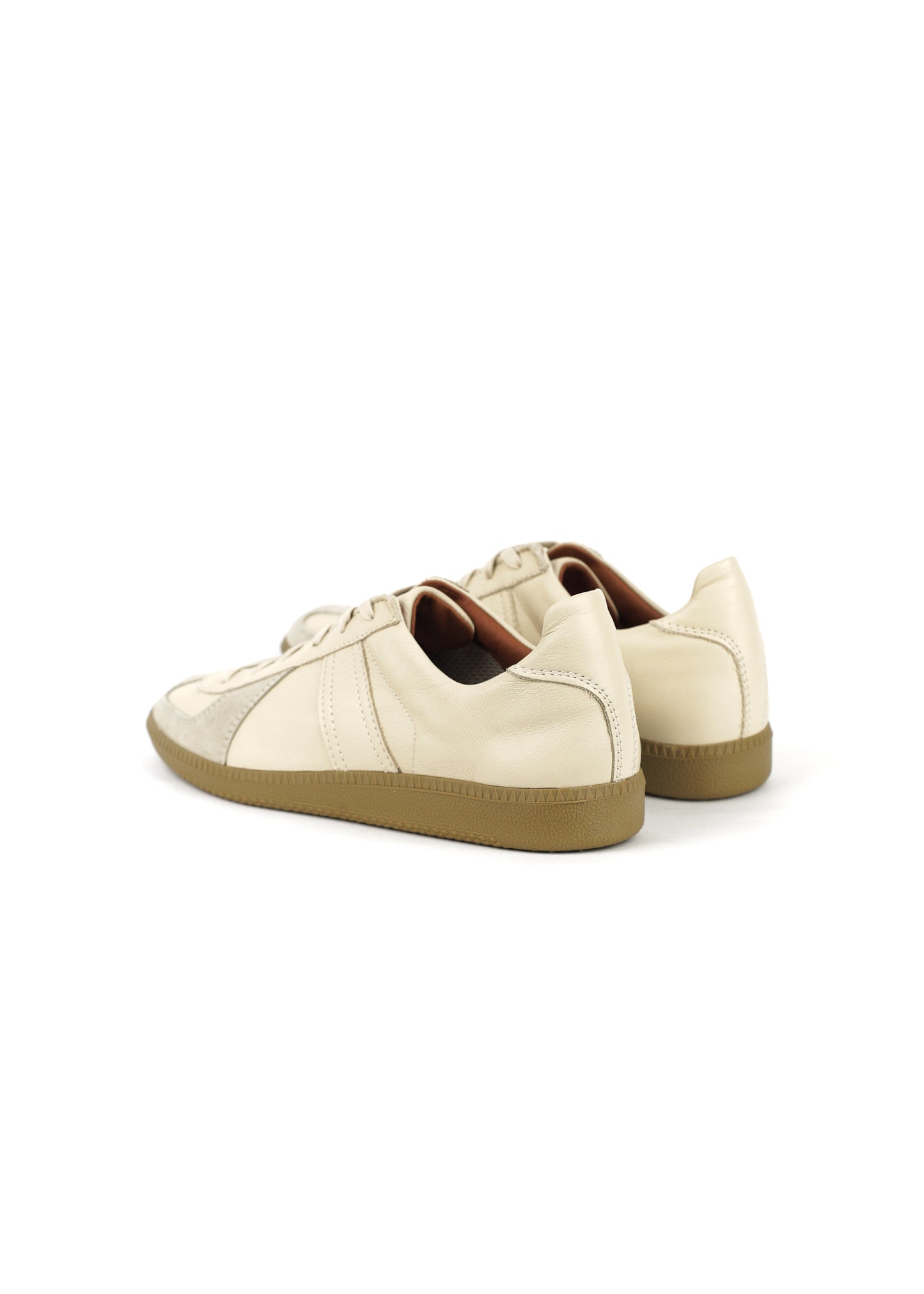 Reproduction of Found - German Military Trainer 1700L, Panna