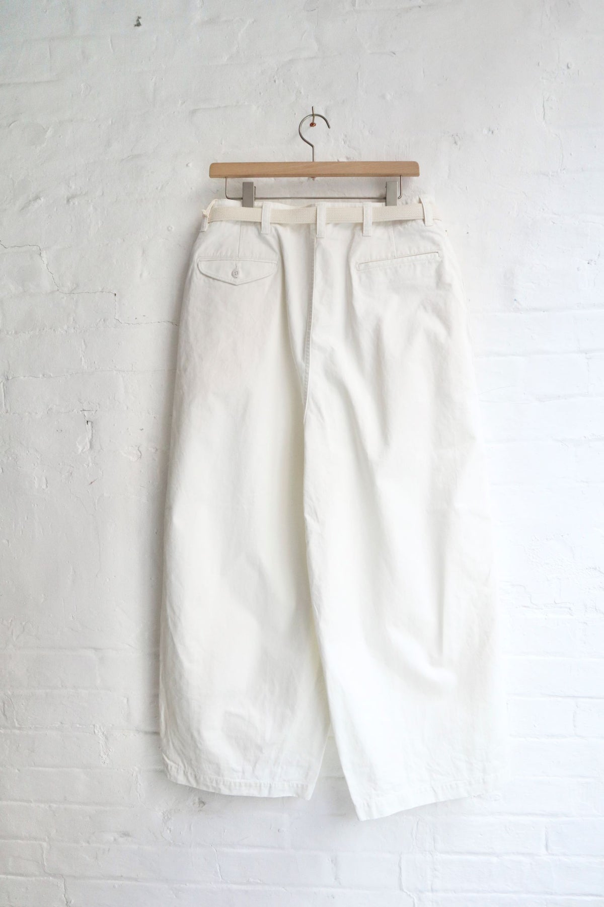 SUNNYSIDERS_Master & Co._Master & Co. - Farmers Trousers, White_Trousers