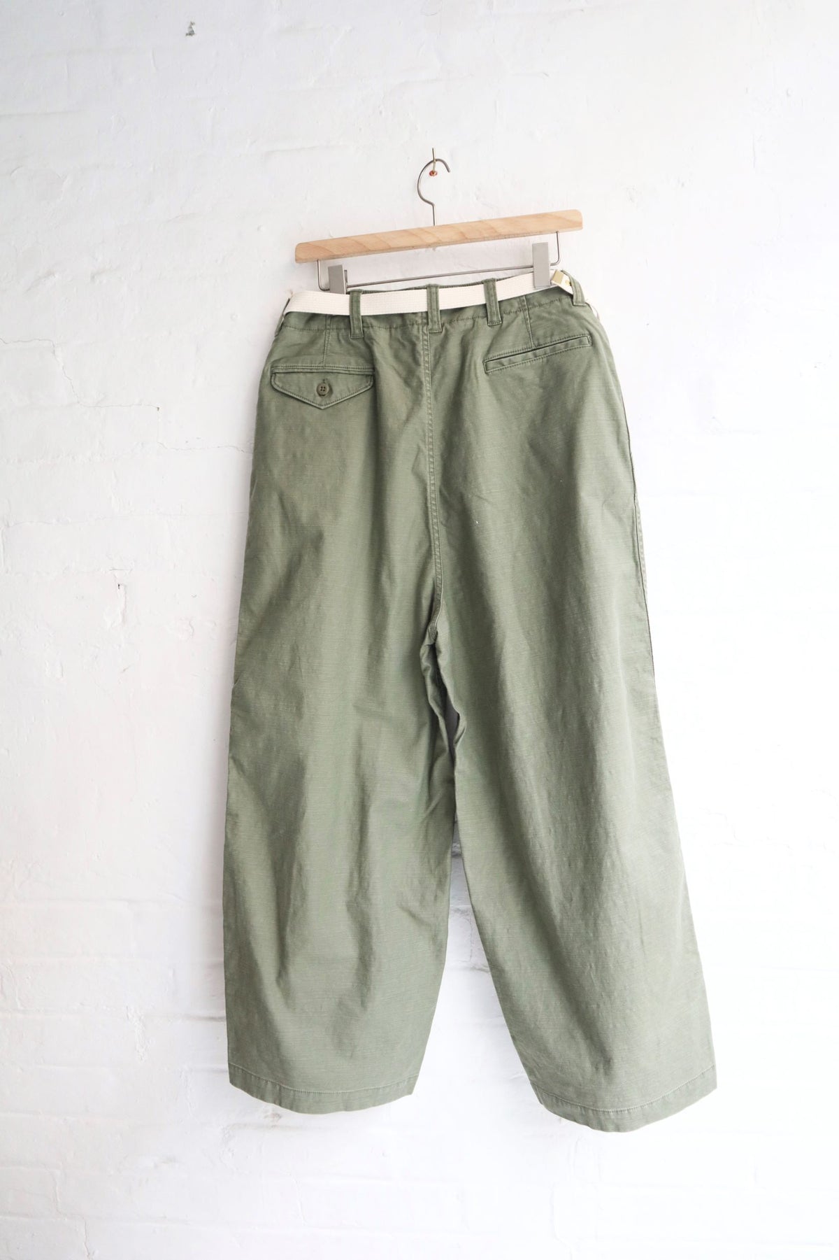 SUNNYSIDERS_Master & Co._Master & Co. - Farmers Trousers, Olive_Trousers