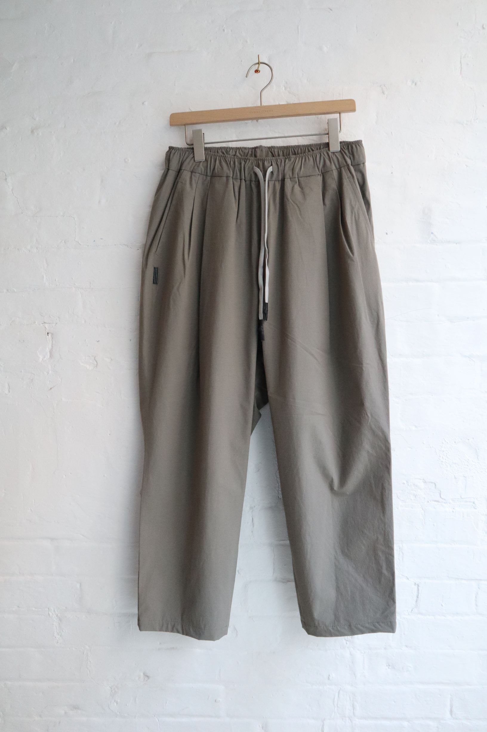 SUNNYSIDERS_SFC_SFC - Wide Two Tuck Pants, Greige_Trousers