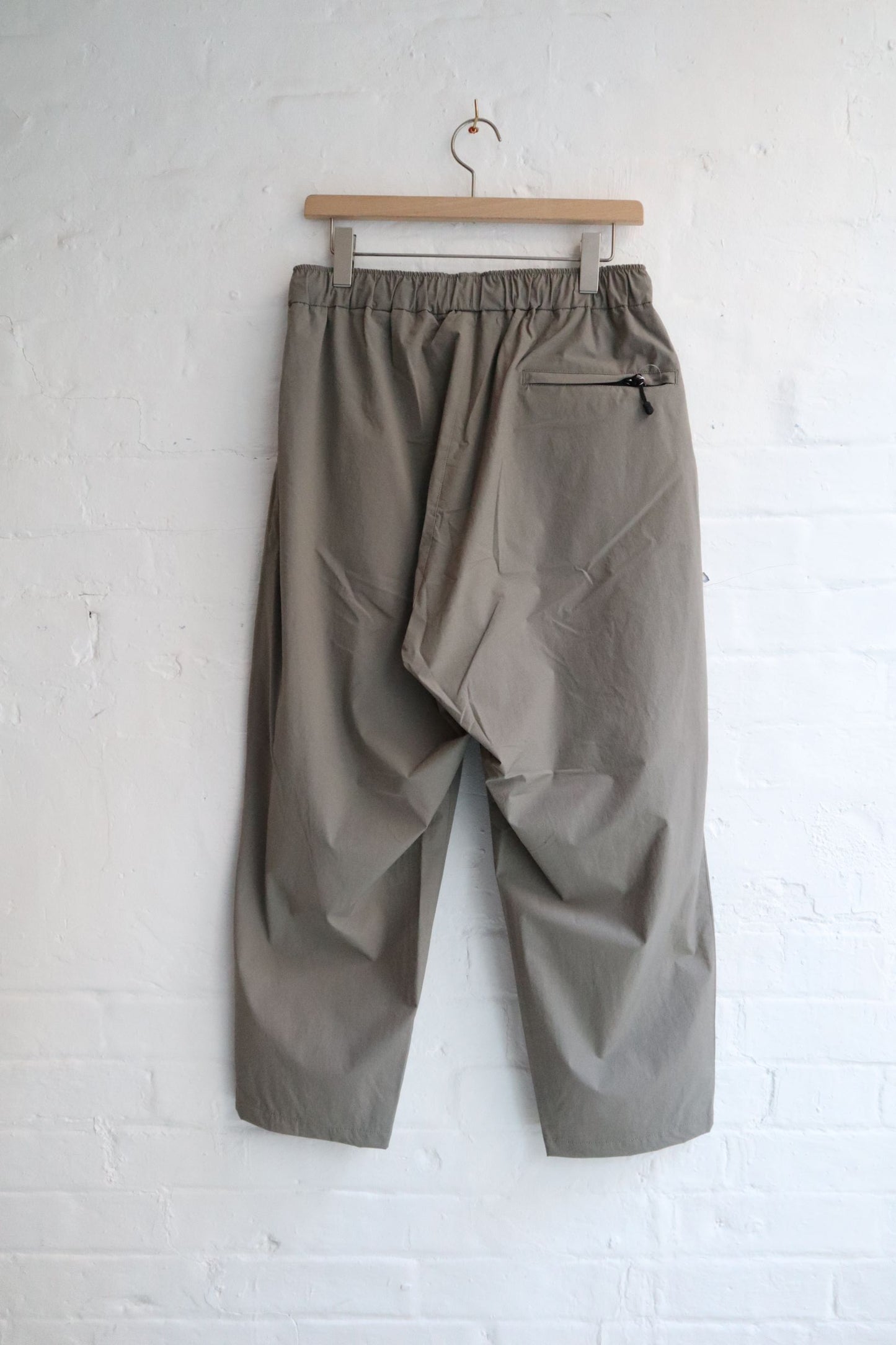 SUNNYSIDERS_SFC_SFC - Wide Two Tuck Pants, Greige_Trousers