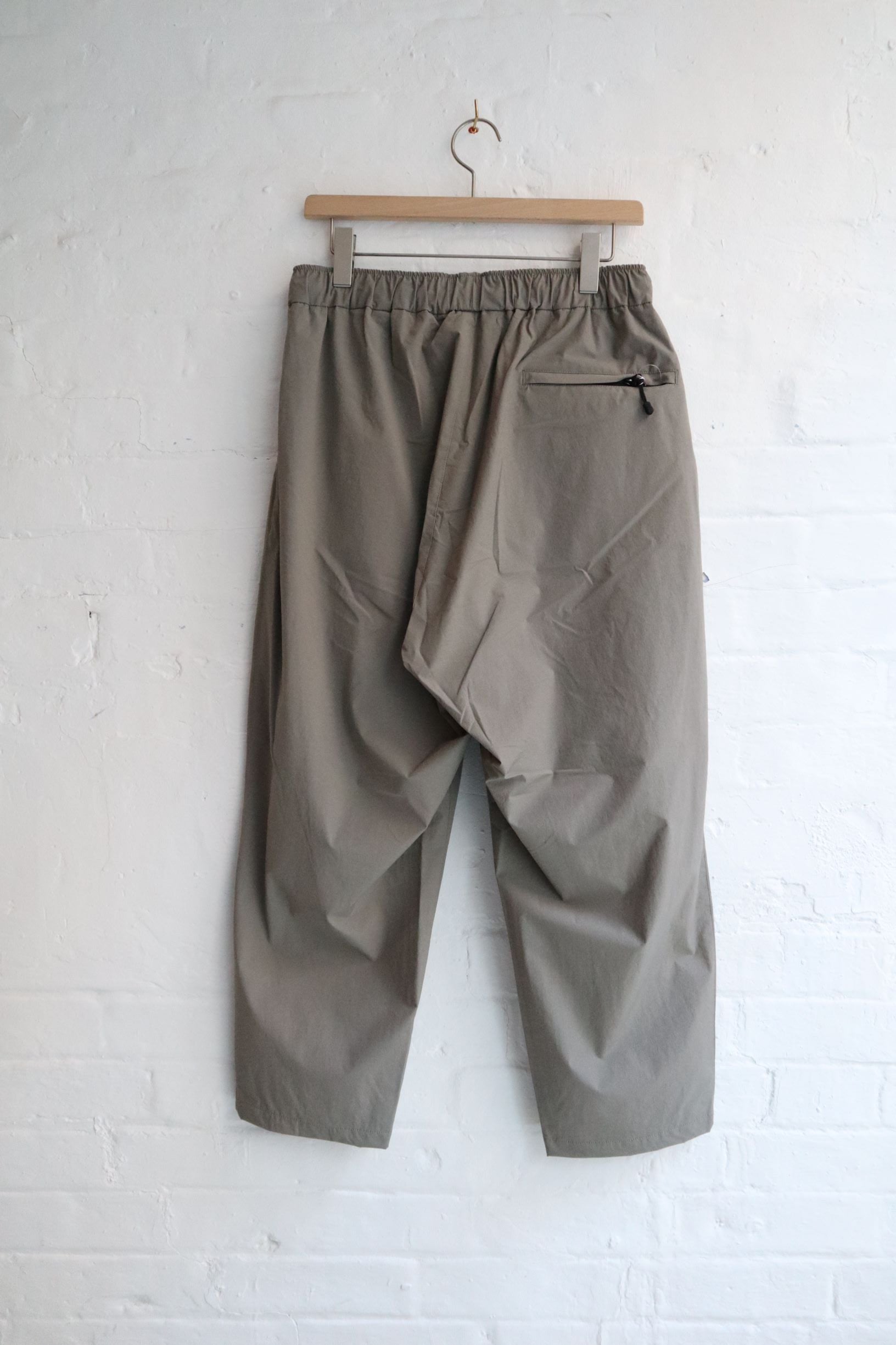SUNNYSIDERS_SFC_SFC - Wide Two Tuck Pants, Greige_Trousers