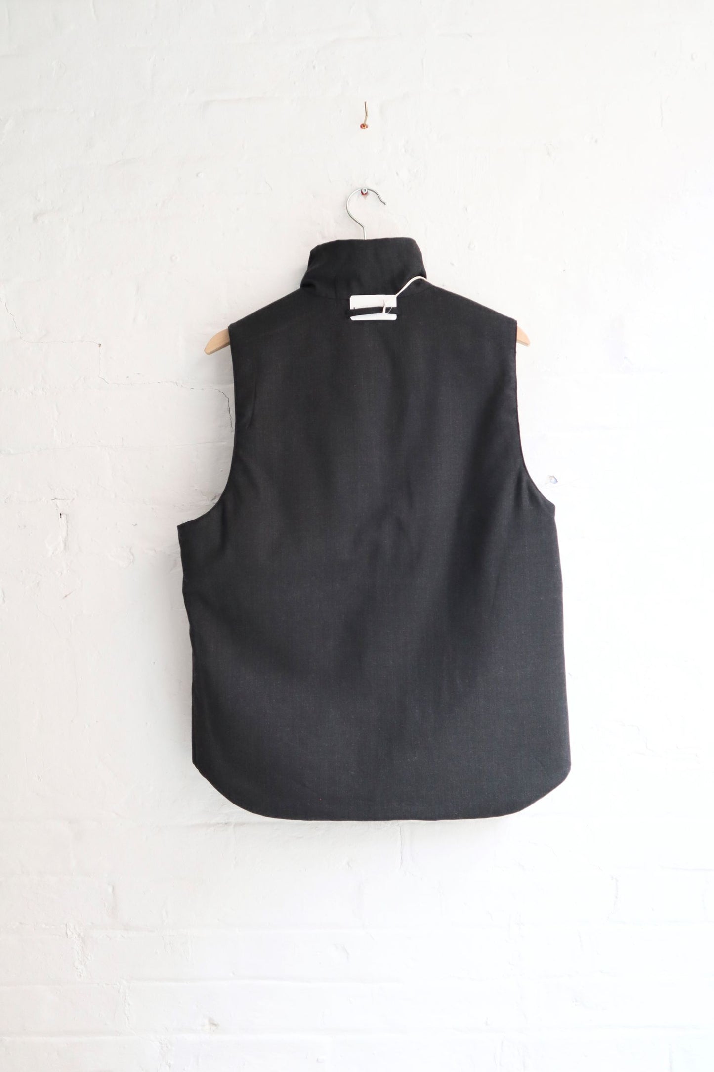 *A Vontade - Reversable Vest, Black / Charcoal