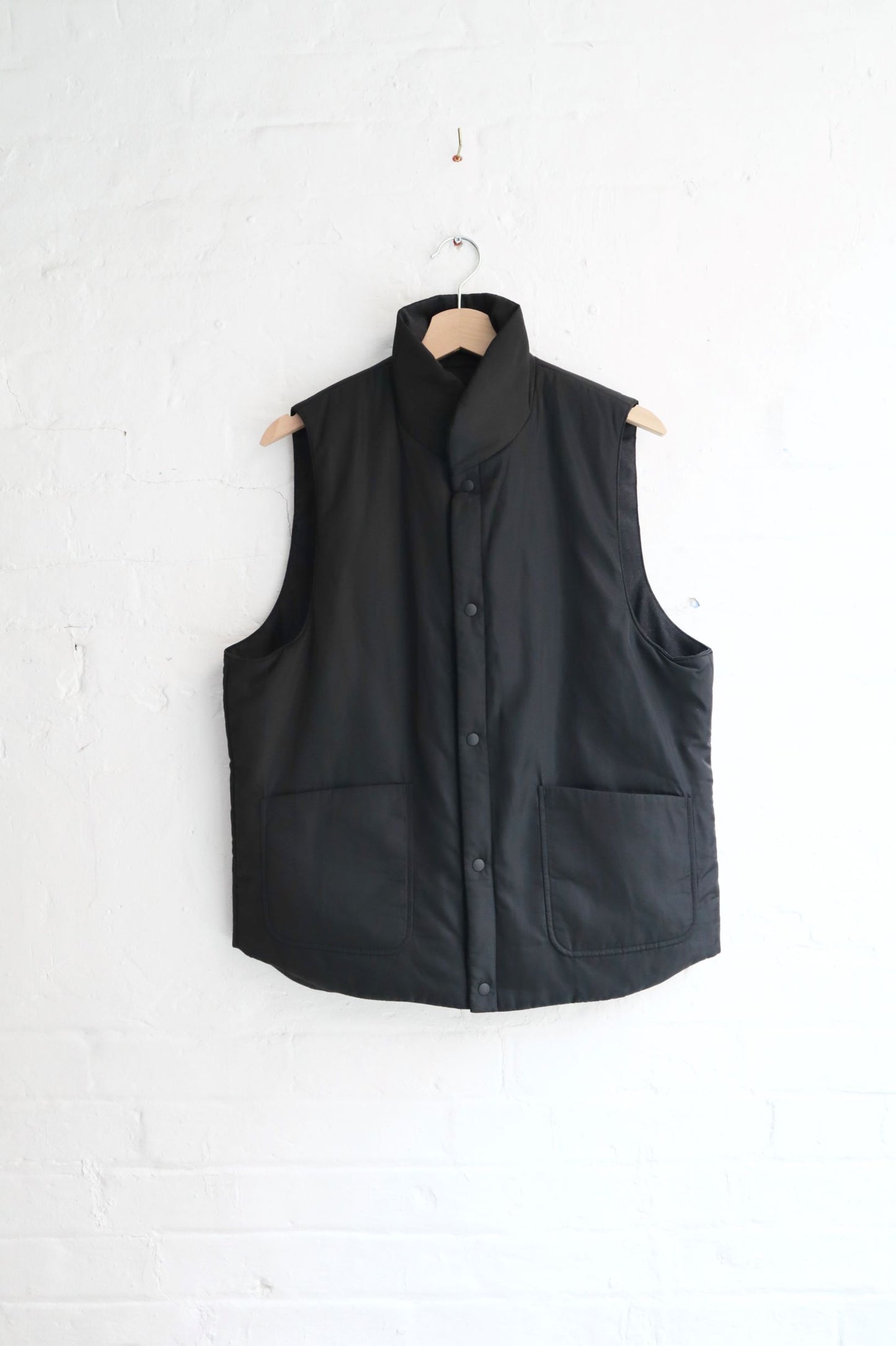 *A Vontade - Reversable Vest, Black / Charcoal