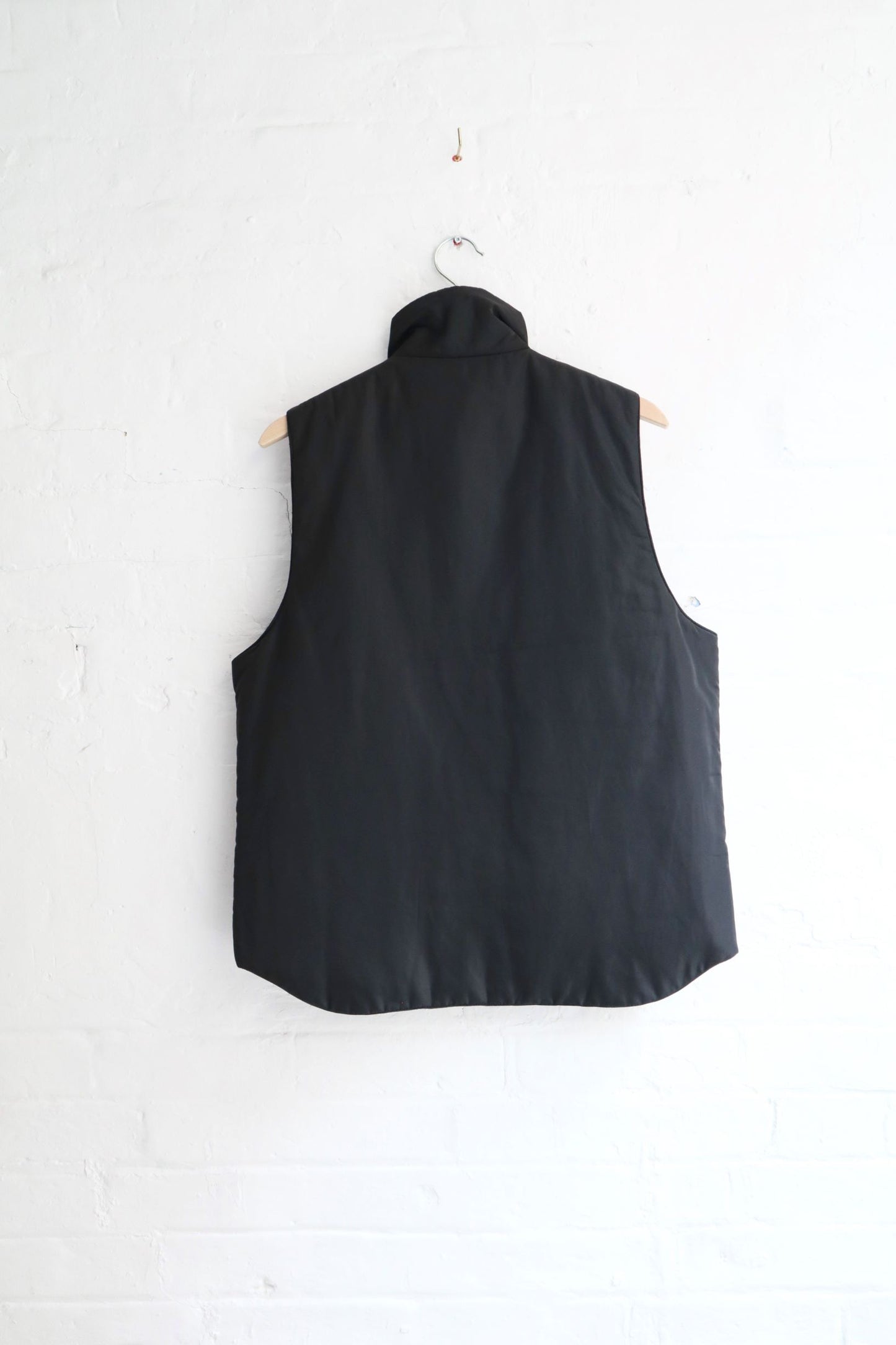 *A Vontade - Reversable Vest, Black / Charcoal