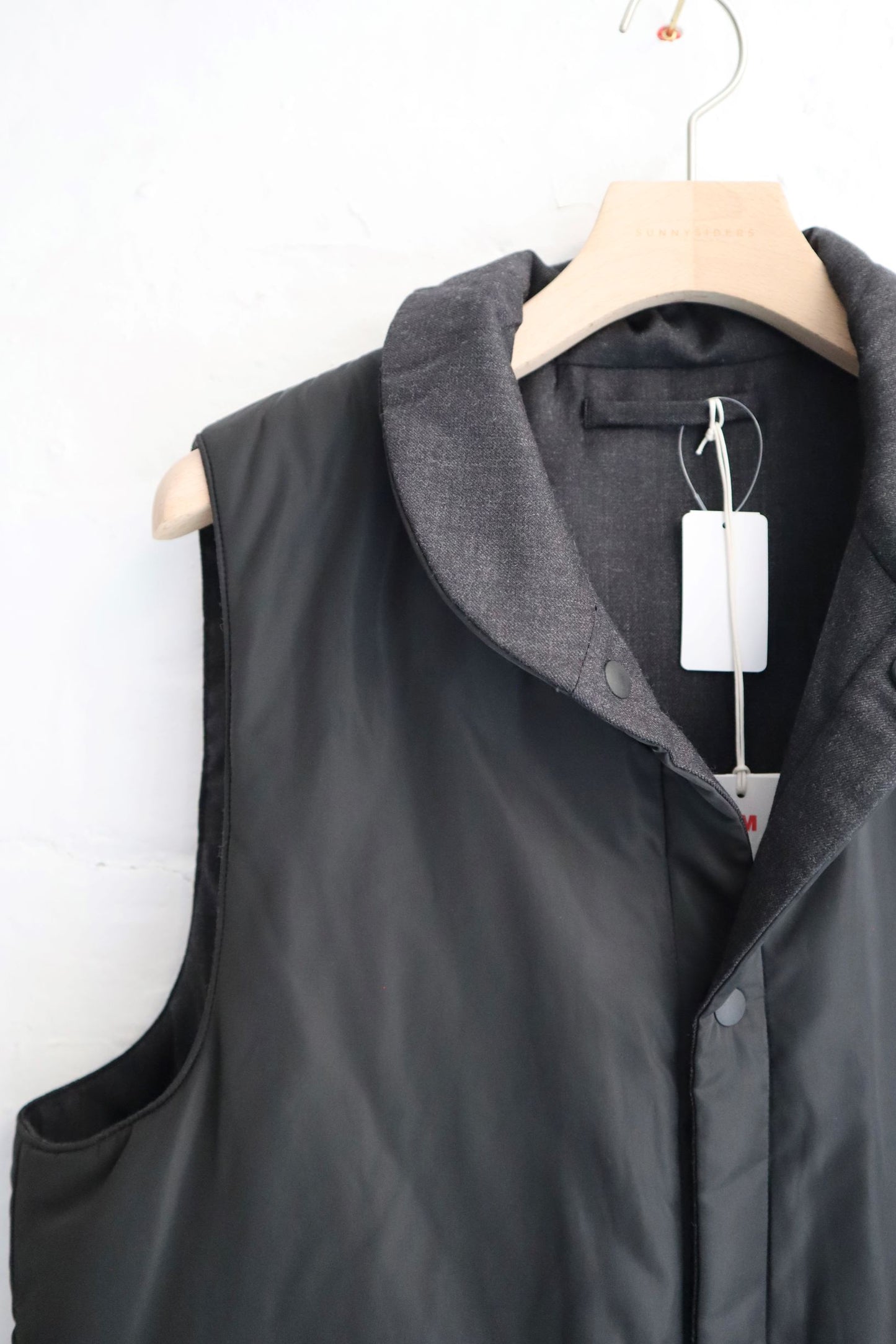 *A Vontade - Reversable Vest, Black / Charcoal