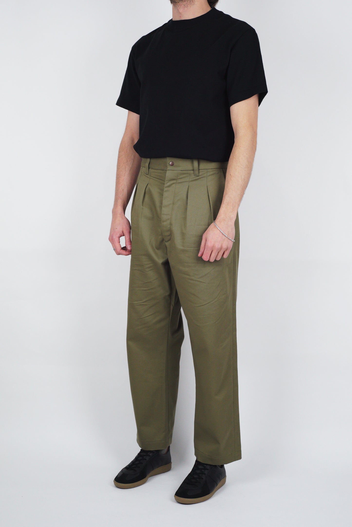 Fujito - 2 Tuck Trousers, Olive Green