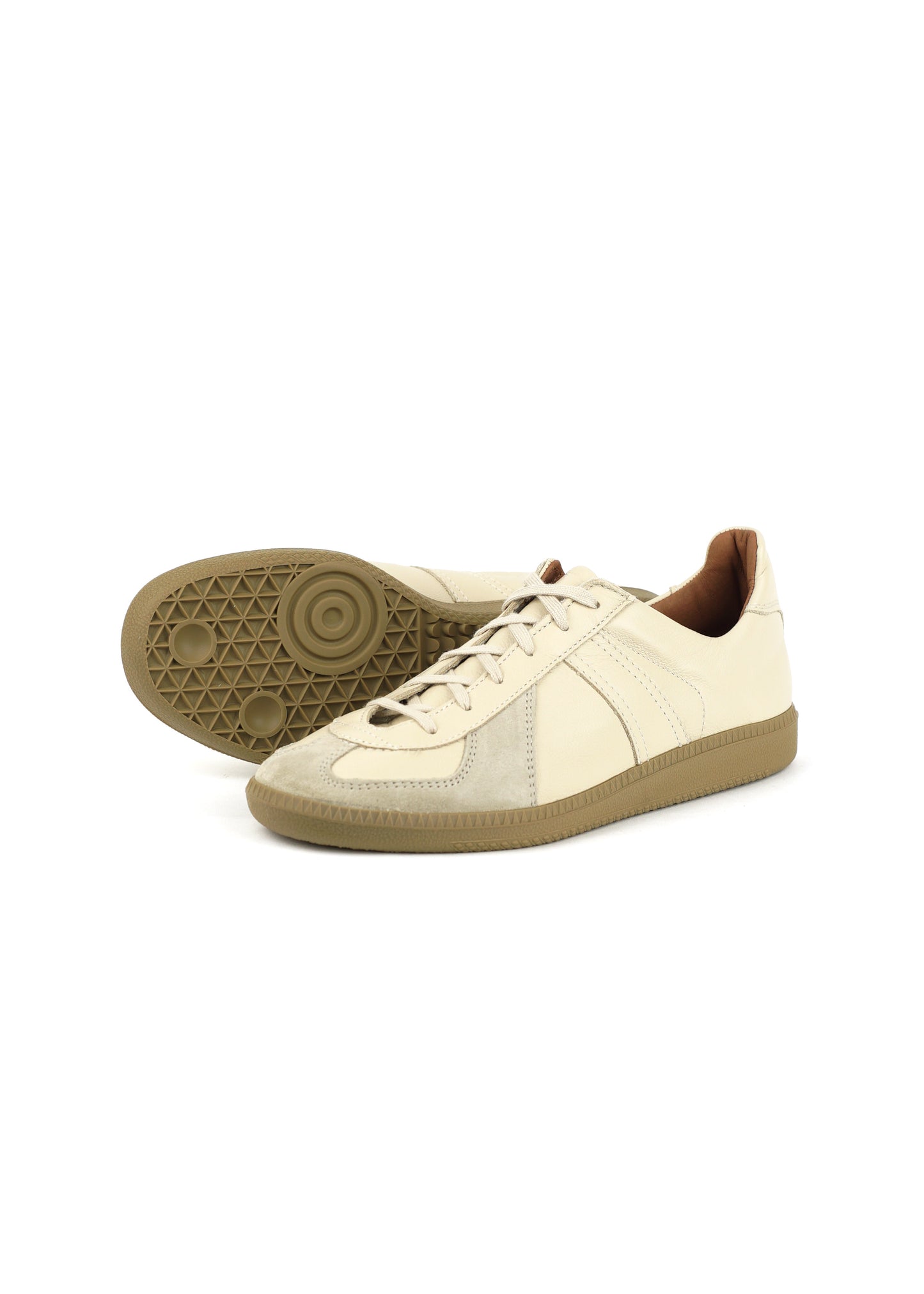 Reproduction of Found - German Military Trainer 1700L, Panna