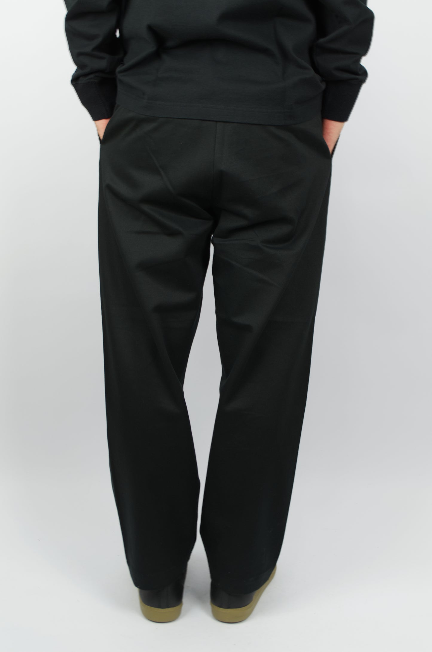 Fujito - 2 Tuck Trousers, Black
