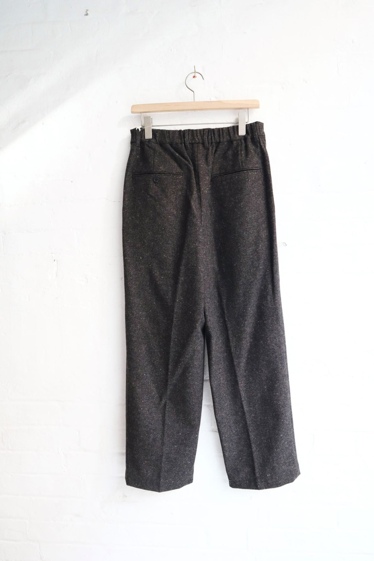 *A Vontade - 2 Tuck Trousers, Dark Sepia