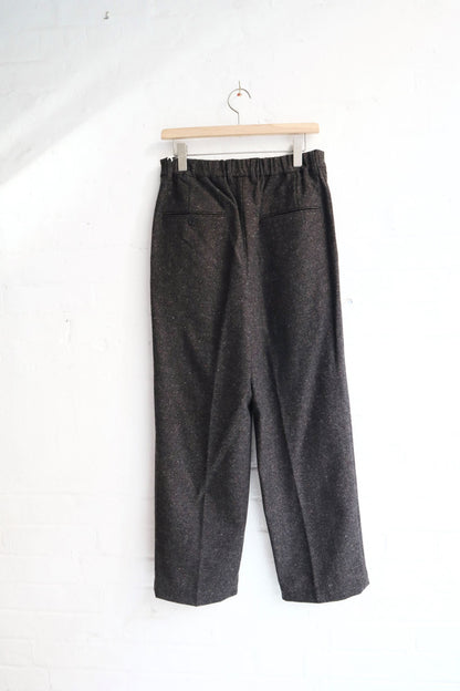 *A Vontade - 2 Tuck Trousers, Dark Sepia