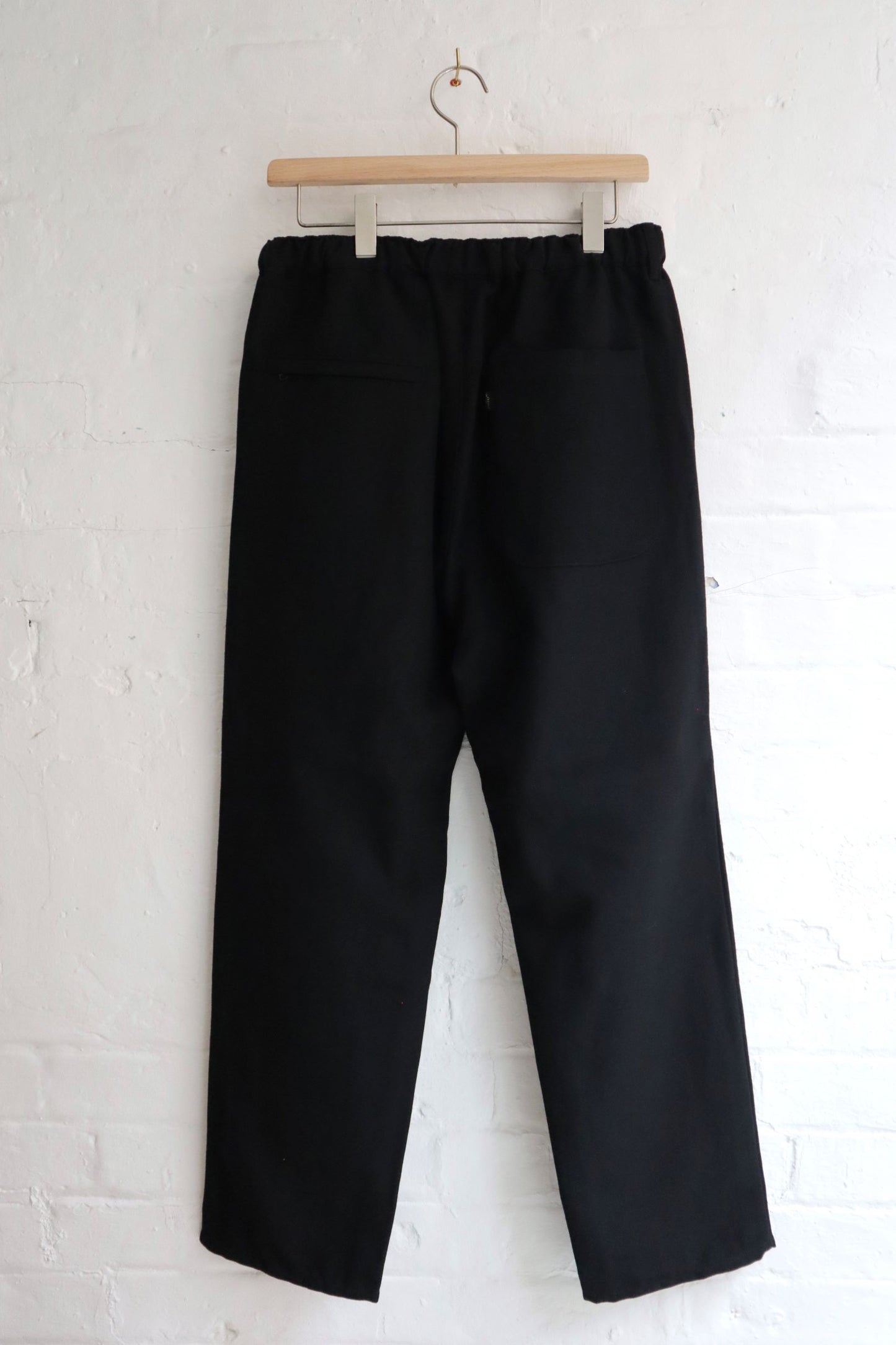 SUNNYSIDERS_FUJITO_Fujito X Noun Belt Less Trouser, Black Wool_Trousers