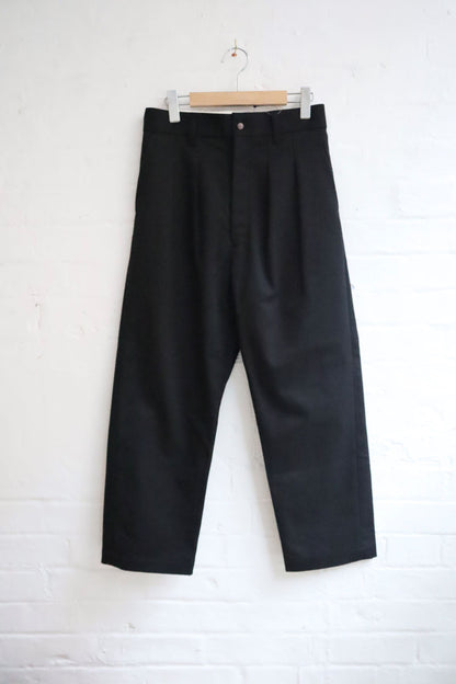 Fujito - 2 Tuck Trousers, Black