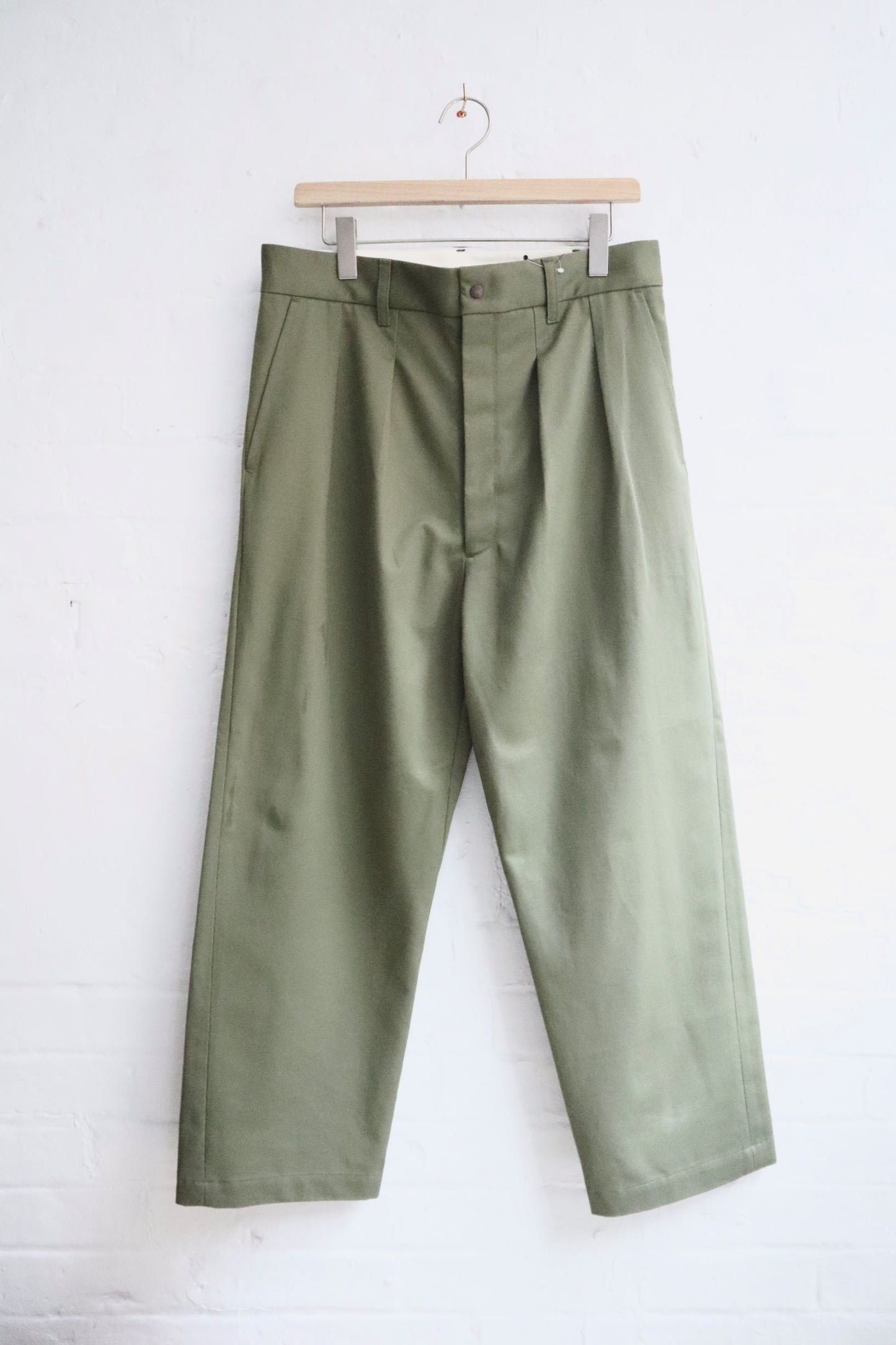 Fujito - 2 Tuck Trousers, Olive Green