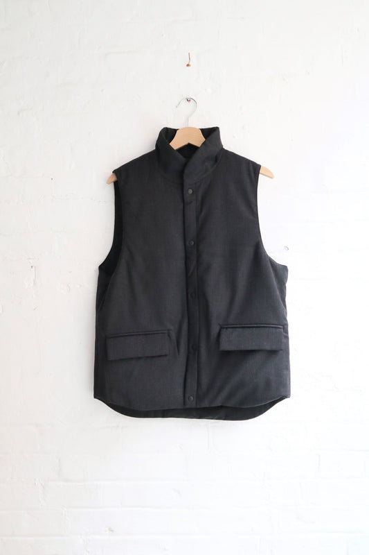 *A Vontade - Reversable Vest, Black / Charcoal