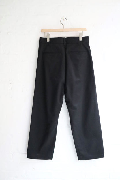 Fujito - 2 Tuck Trousers, Black